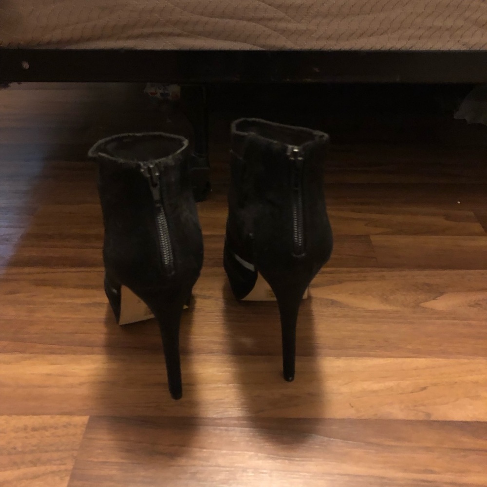 Heels - Picture 3 of 3